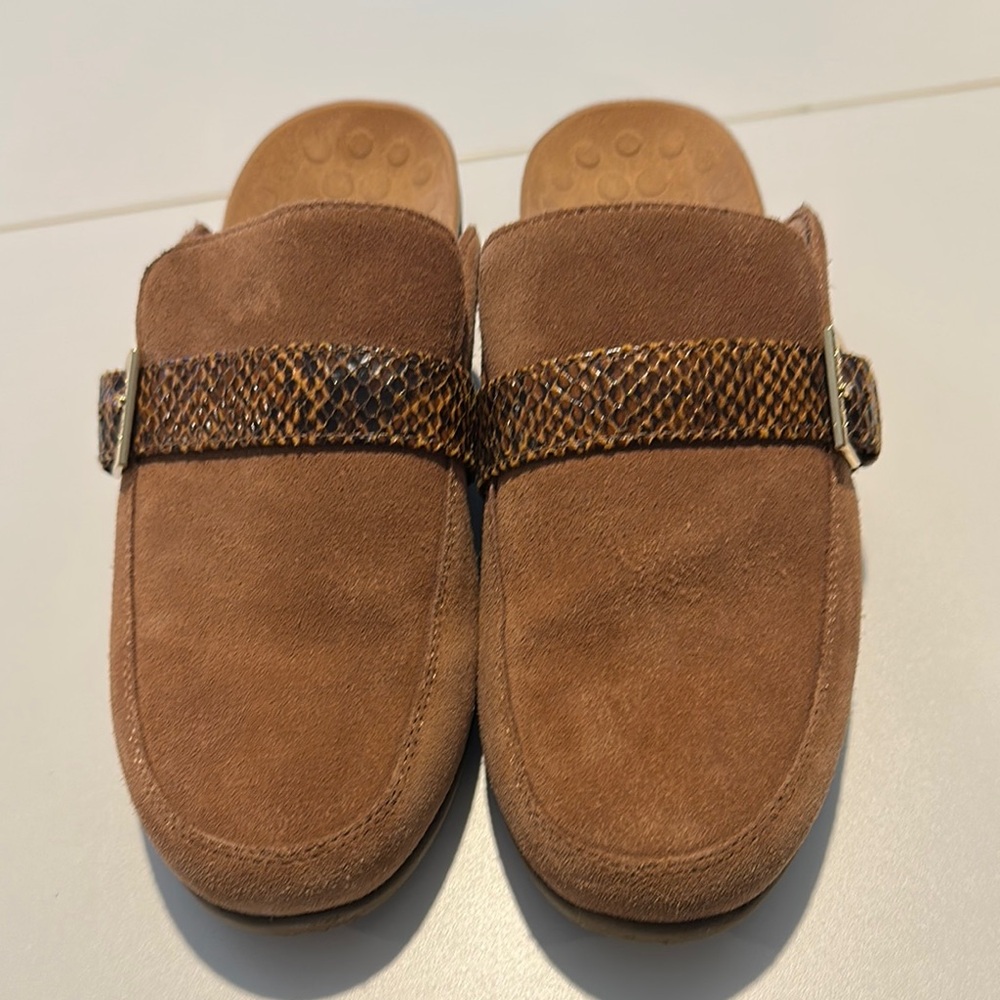 Vionic Tan Mules with Patterned Strap - Picture 2 of 4